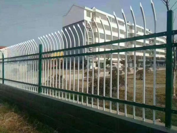 莱芜户外庭院围墙护栏 带装饰花围墙护栏小区护栏 围网护栏铁艺护栏锌钢护栏